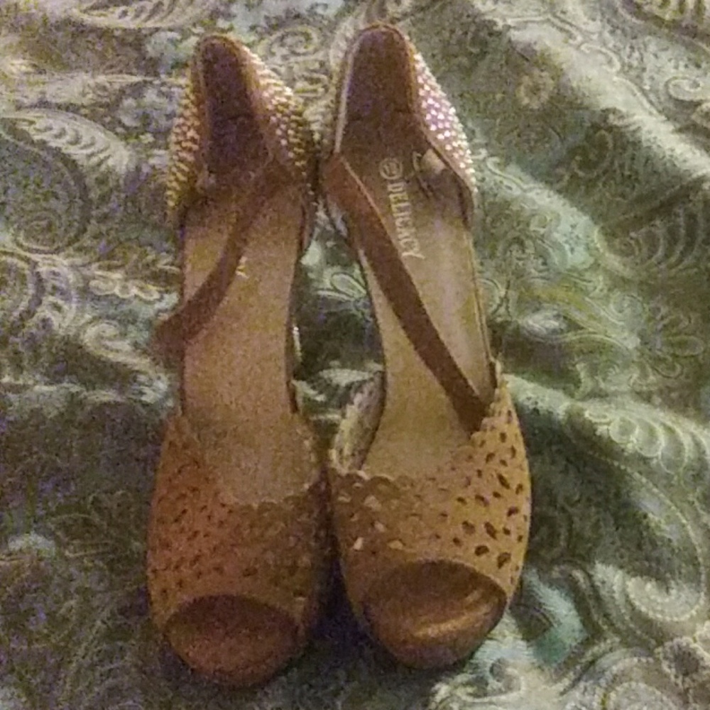 Shoes - Picture 3 of 7